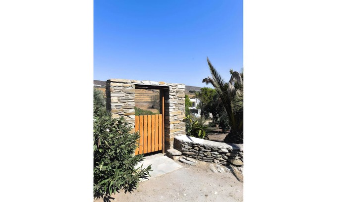 Agios Ioannis House | Holiday Home 'Stone House By Anemos' with Private Terrace and Private Garden