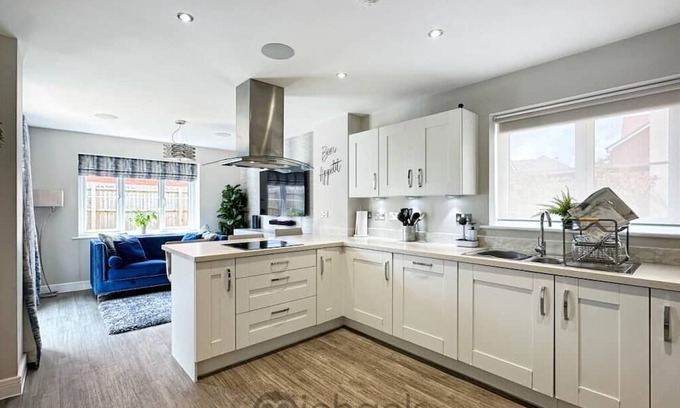 Colchester House | Discover Modern rooms Meet Comfort & Convenience!