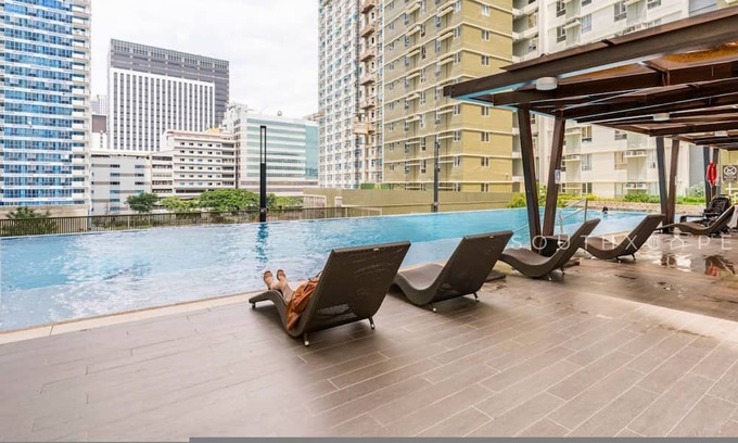 Cebu Apartment | Furnished Studio | Amenity View, WiFi, Netflix, Workspace and Pool
