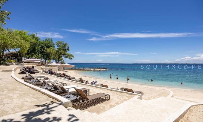 Lapu-Lapu Apartment | Furnished 1BR | Amenity View, WiFi, Netflix, Pool and Beach