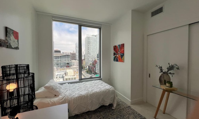 Financial District Apartment | Modern High-Rise Retreat with Stunning Views in the Tech Heart of San Francisco