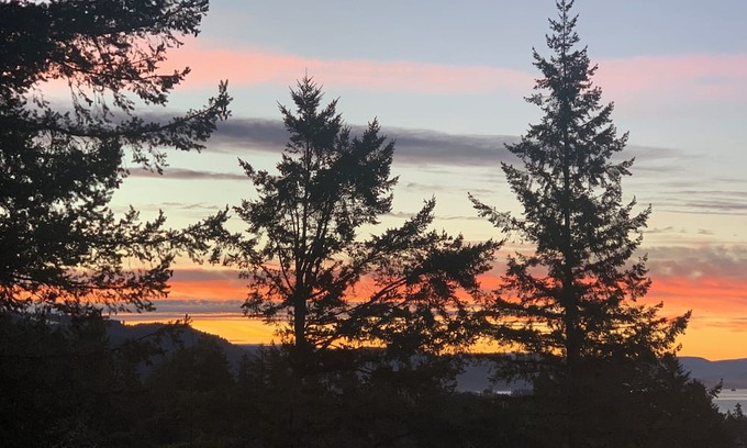 Brookings House | Charming guest House with Private Deck and patio. Amazing Views in Brookings
