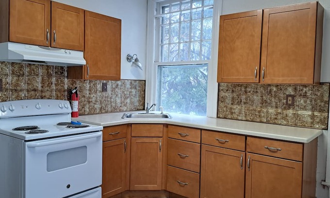 Scranton House | Spacious 5-bedroom Historic Home blending Charm with Modern
