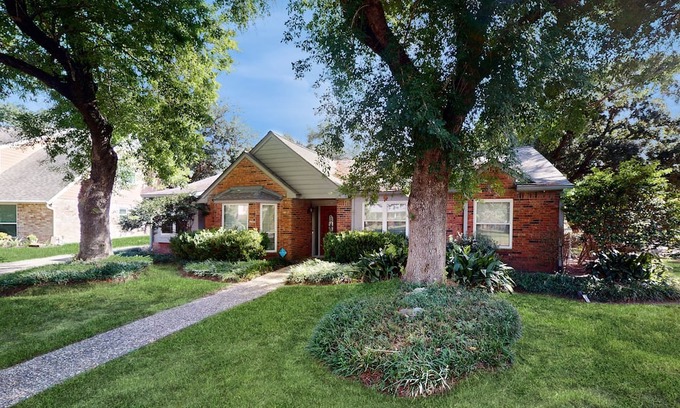 Spring House | 4-bedroom dog-friendly home with patio & backyard