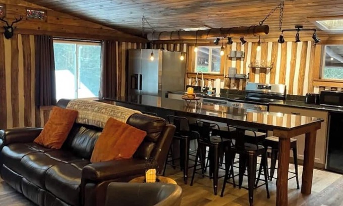 Ashfield Cabin | Cozy Log Cabin in Jim Thorpe