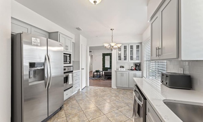 North Dallas House | Modern Luxury 3BR Dallas Home - Arcade Game, Parking, WIFI, Sleeps 6