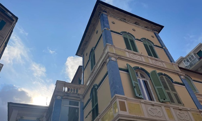 Vado Ligure Apartment | Room 'Suite' with Shared Terrace, Wi-Fi and Air Conditioning