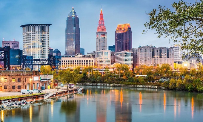 Downtown Cleveland Apartment | 2 Downtown Suites under a mile from Rock & Roll HoF & Stadiums