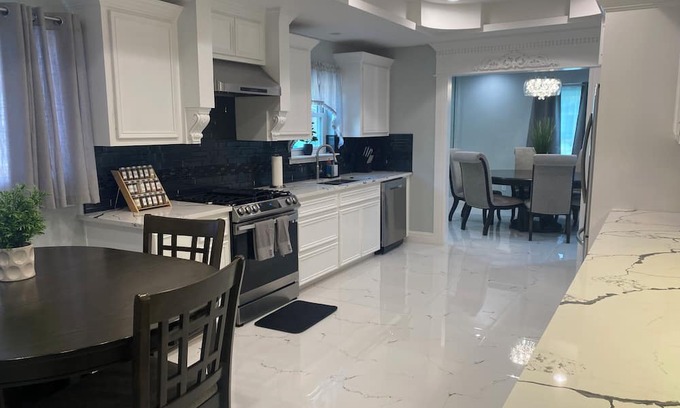 South Side House | Spacious 5-bedroom house in charming Corpus Christi with AC, WiFi