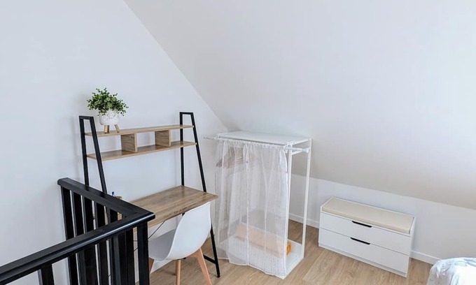 Quincy-Voisins Apartment | Duplex with secure garage and wifi near Disney