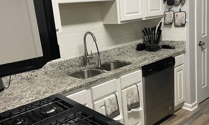 East Point House | Louis Vuitton, Versace, Jacuzzi, Dance Pole, 3 levels, 4BR 3 Full Bath