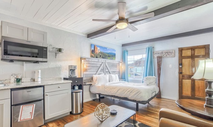 West Colorado Springs Apartment | Rustic-Chic Retreat: Your Ideal Colorado Springs Getaway for Outdoor Enthusiasts and Dog Lovers