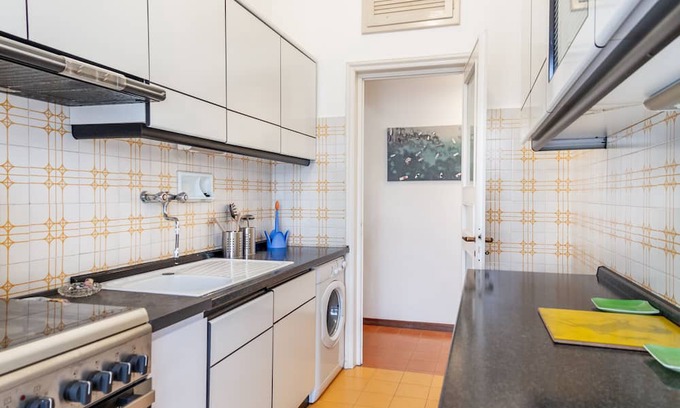 Giannella House | Holiday Home 'Residence Giannella - Robinia 16' with Shared Garden and Balcony