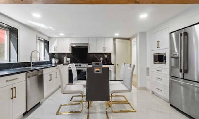 Upper Lonsdale House | Cheerful 2BR Oasis In North Van