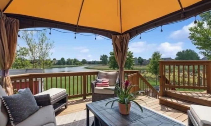 Lake in the Hills House | Beautiful 3-bedroom Lake house in Lake in the Hills