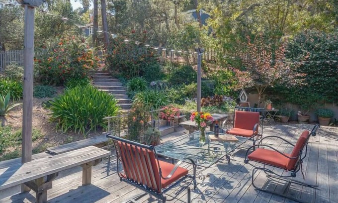 Monterey House | Jardin de Soledad 2br in Monterey Near Downtown