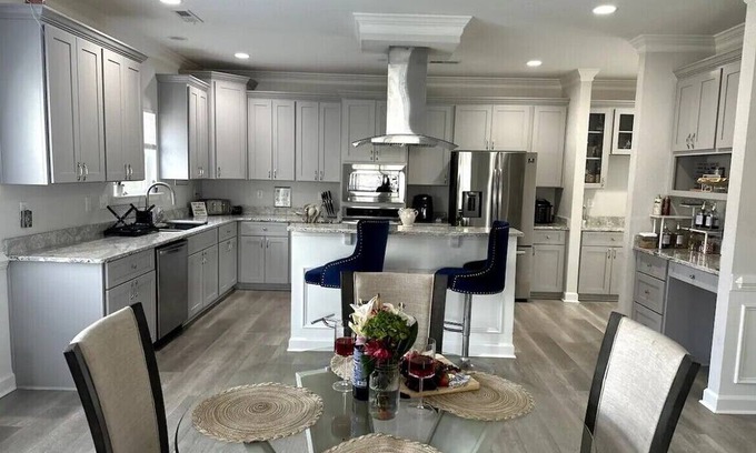 Hampton House | Charming 3-bedroom house in Hampton with AC, WiFi and Game Room. Enjoy your stay