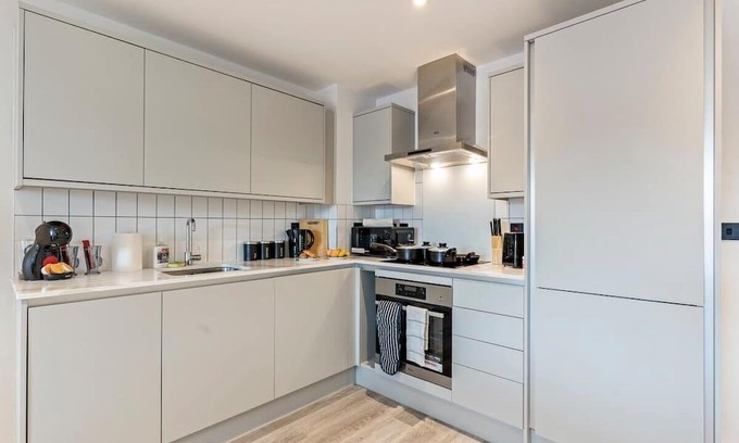 Bordesley Apartment | Meadow Haven 2 BED 2 BATH + Parking + Netflix