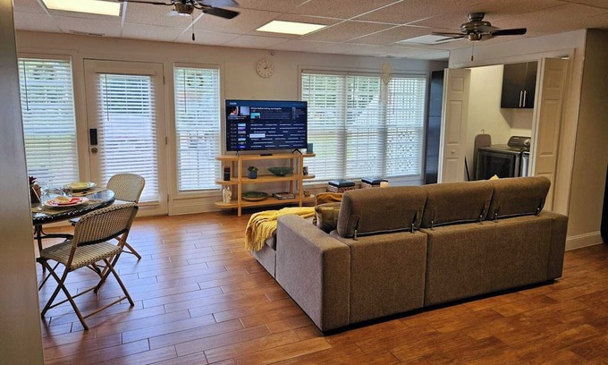 Suwanee House | 2 bedroom chic private loft in Suwanee