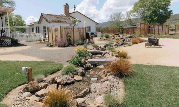 Medford House | This boutique hotel is a 1 bedroom(s), 1 bathrooms, located in Central Point, OR.