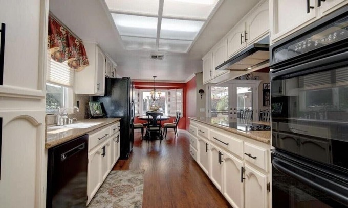 Roseville House | Charming 3-bedroom house with pool in Roseville, Maidu park, pet friendly
