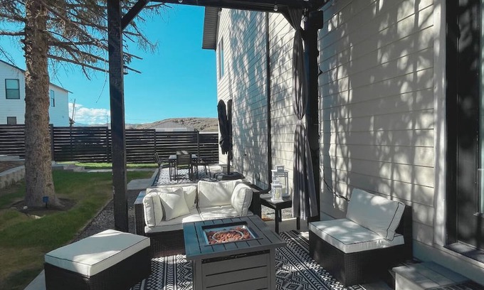 Livingston House | 4 Bdrm Townhouse North Livingston