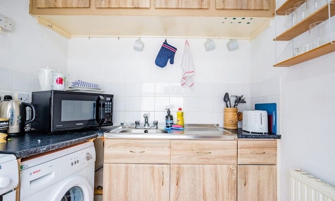 Malvern Apartment | Guest Homes | Broadbanks View