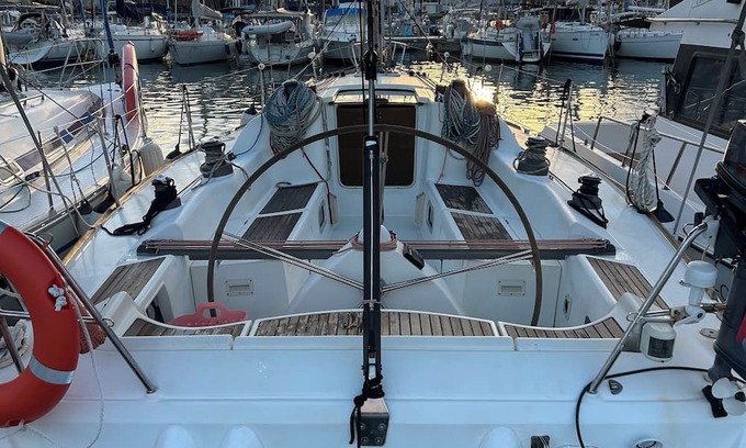 Alicante Boat Rental | sailboat in the port of Alicante 5 minutes from the city center