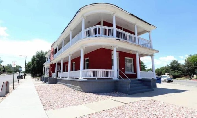 Pueblo Apartment | The Boathouse