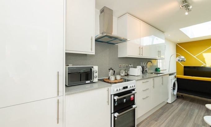 Reading Apartment | 3 Beds Flat |Relocation|Contractors|Leisure