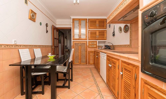 San Fernando Apartment | City House - Three Bedroom Apartment, Sleeps 4