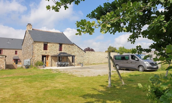 Saint-Georges-de-Grehaigne House | Old sheepfold in the bay of Mont Saint Michel for 8 persons PMR animals ok