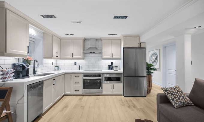 Whitby House | tnPinnacle of Luxury & Leisure -1 Bedroom with an Ensuite | Full Kitchen