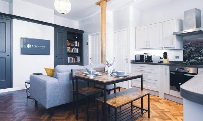 Shrewsbury Apartment | The Little Cygnet