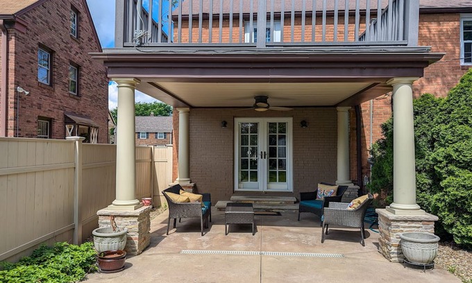 University Heights House | Spacious 4-bedroom house in safe area with full kitchen, AC, Heat, and WiFi