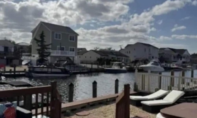 Osbornsville House | Excellent Home by the Bay