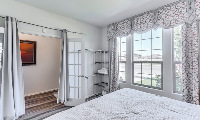 Odessa House | Spacious Odessa Townhome - 6 Mi to City Center