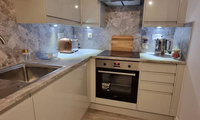 Wakefield Apartment | Stylish 1-Bed Apart Wakefield