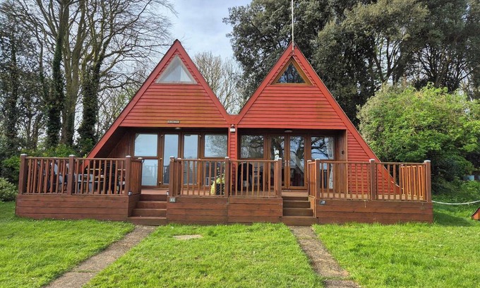 Great Mongeham Ski Chalet | Coastal Chalet at Kingsdown Park with pool No.64.