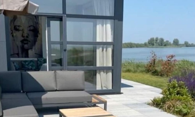 Enkhuizen Ski Chalet | IJsselmeerstrand Exclusief
