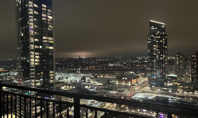 Connaught Condo | High-end Downtown Condo available to rent for short term vacation rentals
