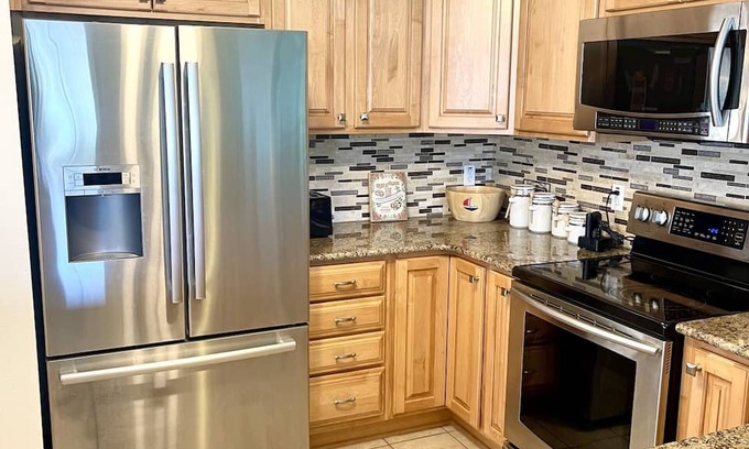 Delavan Condo | Waterfront Retreat