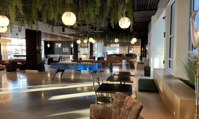 Downtown Lincoln Apartment | Family Retreat: Urban Studio with Shared Terrace