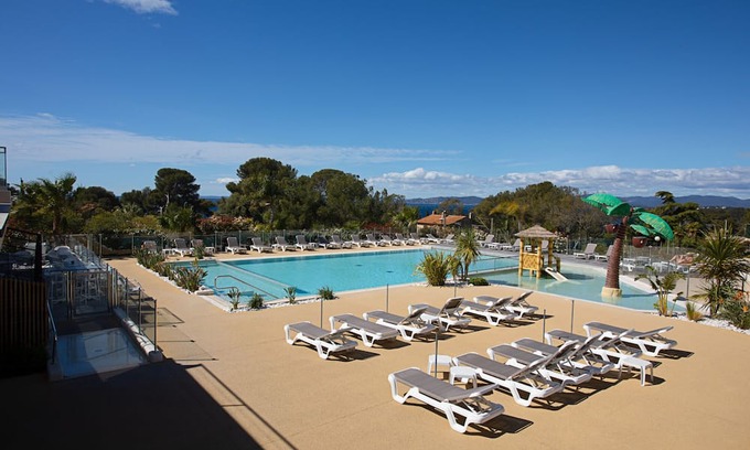 Le Dramont RV Rental | Mobile home Taos, beautiful sea view, large terrace and shared pool