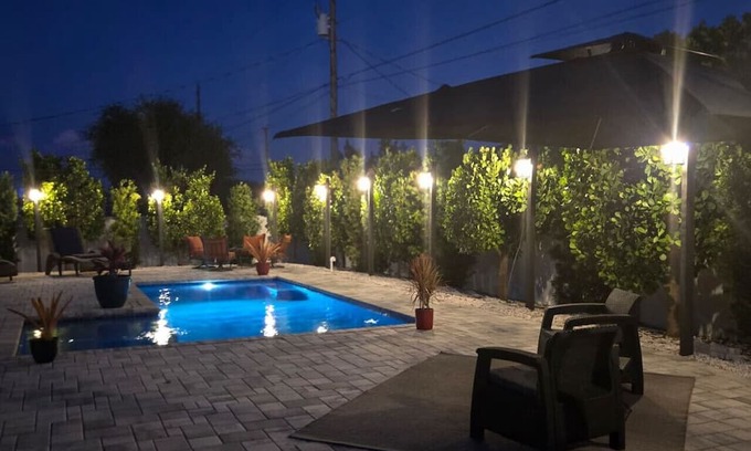 Diplomat House | Fenced yard/Pool/Hut Tub/Volleyball Court