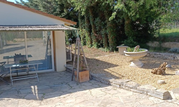 Aigues-Vives Apartment | Studio Vacances