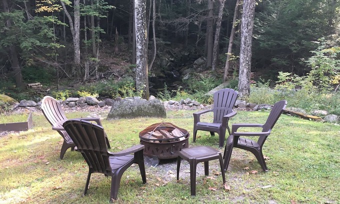 Antrim Cabin | Lake area: Romantic cabin for 2 beside a babbling brook