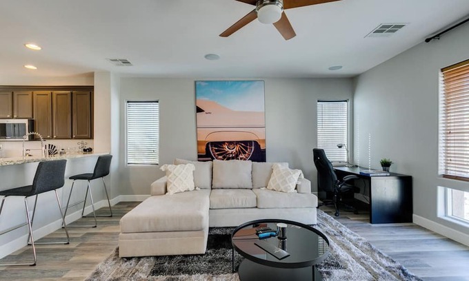 Las Vegas House | 4 Story Desert Oasis 15 mins from Las Vegas strip