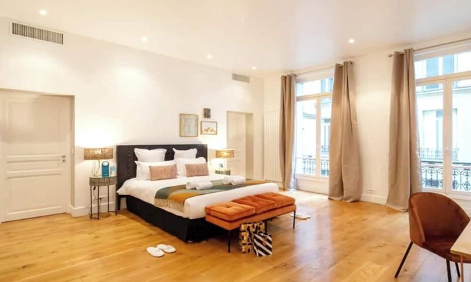 Champs-Elysees Apartment | A UNIQUE BLEND OF CONTEMPORARY DECOR AND VINTAGE ACCENTS – RUE DU BOCCADOR