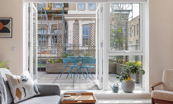 Bromley North Apartment | Historic East London 2 Bed 2 Bath Duplex